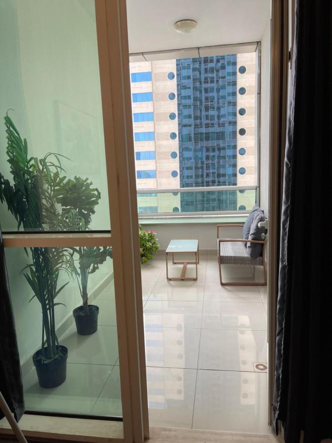 Sea View 1Br Apartment - Marina Pinnacle Dubai Luaran gambar